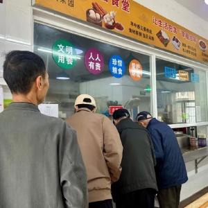 红色议事厅“议”出老旧小区新活力