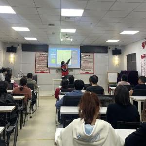 党建引领暖桑榆 智能助老跨鸿沟——马池墩社区开展手机教学课堂