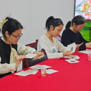 径河街金龙湾社区：书香茶韵润心田 “智慧父母课堂”解锁家庭教育新路径