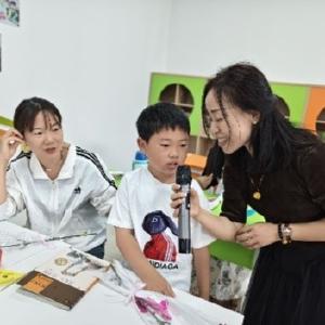 径河街青草湖社区：梦幻头纱映温情 亲子留影诉深爱——开展520梦幻头纱亲子摄影活动