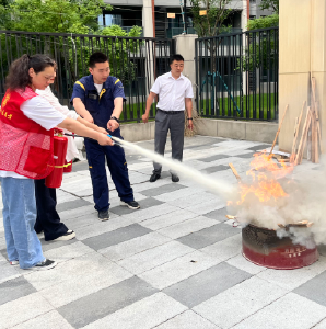径河街稻香社区：以练筑防 安全护航——开展防灾减灾日消防演练