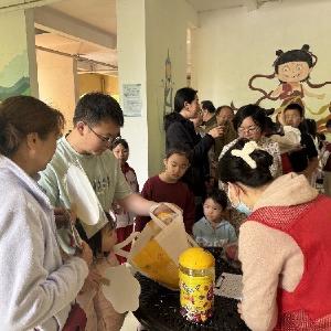 径河街青草湖社区：我的家门口有了书香驿站 德玛假日小区邻里共享书吧暖心启用