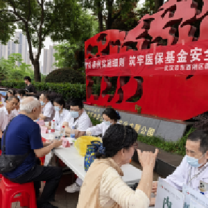 医保宣传进社区 便民服务暖人心