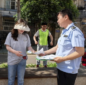 “门前三包”进社区 服务靠前擦亮文明底色