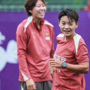 6月3日，就在东西湖！王霜带着中国女足回家了！