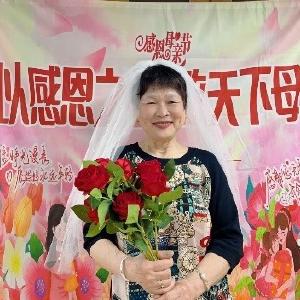 熊家墩社区开展“妈妈照相馆，定格美好时光”母亲节活动