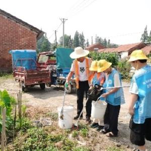 党旗引领成长路， 童心践行劳动环保新风