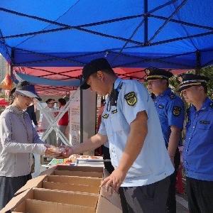 中考遇上端午：现场送停车券、吃小零食，东西湖“花式护考”暖了家长心