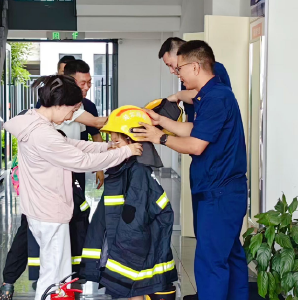 金北社区开展亲子消防体验活动