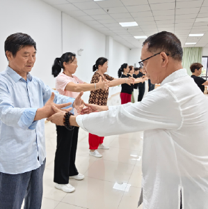 径河街青草湖社区：小课堂撬动大治理 二楼“时装·中国舞·太极”课堂激活共治新动能