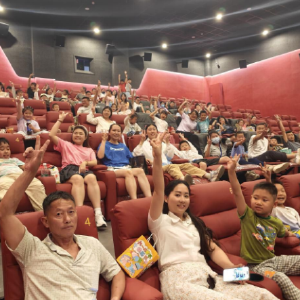 社企联动暖童心，张家墩社区红心商圈公益包场观影，清风少年快乐过六一