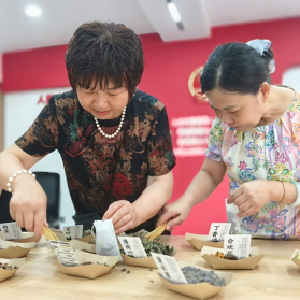 “香”约端午 巧手连心—常青花园第六社区“超能家家”以传统文化凝聚志愿力量