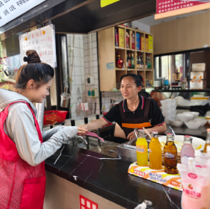 径河街青草湖社区：凝心静护赶考路 用情护航逐梦人——全力护航高考学子