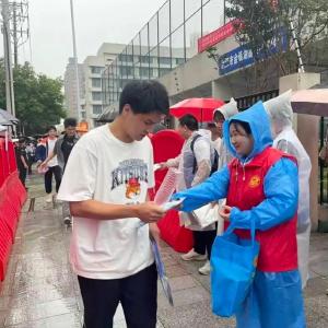 全区暖心护航：15分钟，遗失的身份证这样回到考生手中