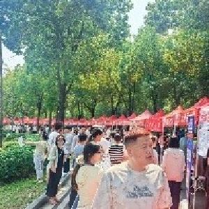 132所高校在东西湖“摆摊”