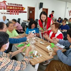 品花茶、做挂件、邻里同乐——这场端午DIY活动很“接地气”