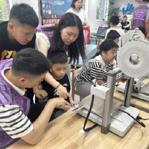 科创润童心 赋能心成长--吴家山街吴南里社区妇联开展3D打印公益实践暨心理健康融合活动