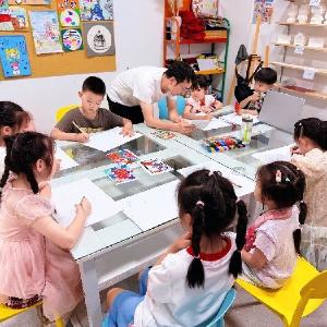 径河街金北社区：百年风华润邻里・童心学堂绘金北——“邻里学堂”开展红色绘画公益课