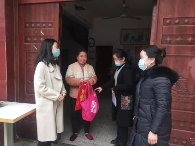 巾帼送暖——永安街为特困妇女儿童送去春节祝福 