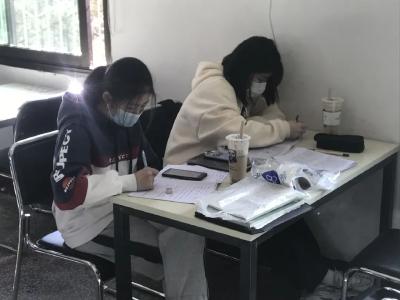 图书馆里的别样年味 他们趁着假期“充电”提升