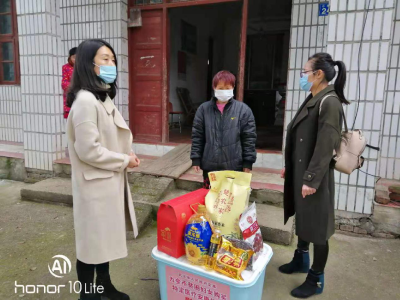 巾帼送暖——永安街为特困妇女儿童送去春节祝福
