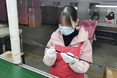 新春走基层 丨抢抓市场机遇 蔡甸这家企业月产20万套显示屏配套部件
