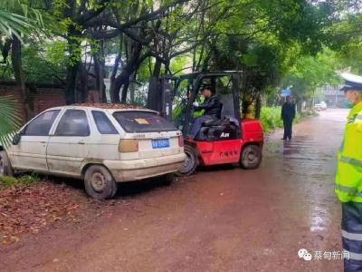 蔡甸新庙村趴窝的“僵尸车”已清理，每周大扫除将成常态