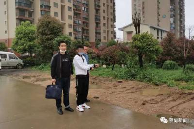 小车停路边不翼而飞，男子出面和解暗藏猫腻