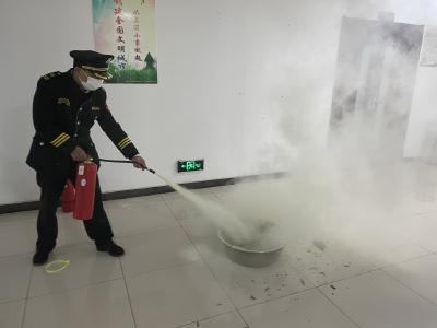 “垃圾桶突然起火”,全员迅速响应 一场消防演练今天在这里进行