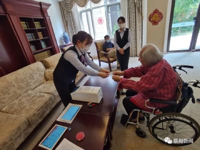 蔡甸：老人行动不便 银行提供暖心“上门服务”