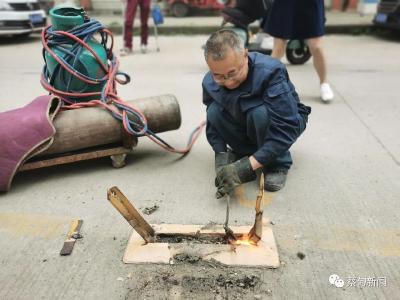 占道临时停车位咋成了“年租车位”？ 作风巡查促“还路于民”