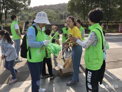 “我们是捡星人” 志愿者齐聚后官湖“见圾行事”