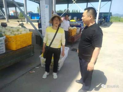 还路于民！侏儒山街城管集中整治占道经营