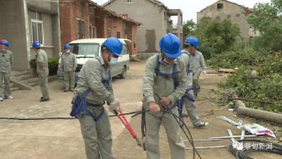 郝胜勇走访调研奓山街多个村湾 全力以赴抓好灾后重建工作