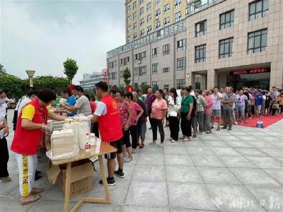3小时做好千余受灾群众伙食  蔡甸一餐企自带炊事车驰援河南