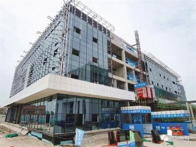 战高温 迎“烤验” 蔡甸城市综合服务中心项目建设如火如荼