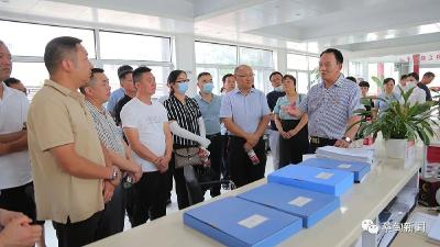 黄陂区大潭街道来蔡甸区星光村参观学习村级基层治理工作
