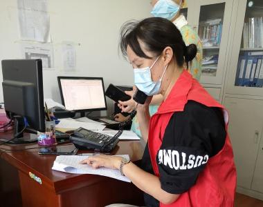 核酸检测一线 他们把自己的电话打成了黑名单
