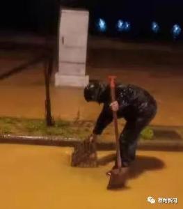 雨大风疾 他们24小时值守 甘当马路“守护神”