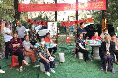 赏月、合影定格乡愁  蔡甸独山村这轮圆月格外明
