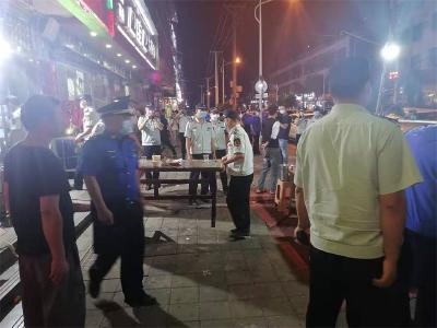 蔡甸经开城管规范夜市经营环境 整洁迎国庆