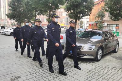 共建美丽街区 共管城市家园 蔡甸执法队员们亮出“绣花”功夫