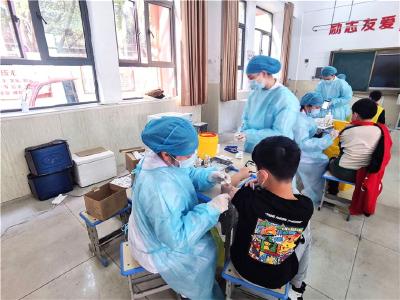 现场看更直观！蔡甸区3-11岁学生疫苗接种工作全面铺开