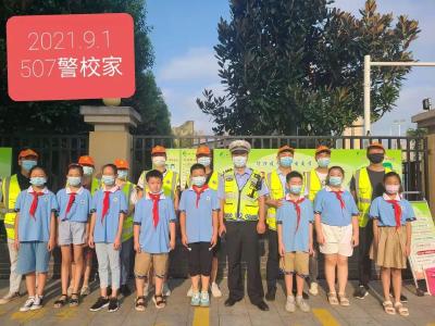 六年寒来暑往 蔡甸交警“护学岗”守护平安路