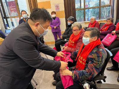 岁末送暖 蔡甸敬老助残公益活动传递爱心