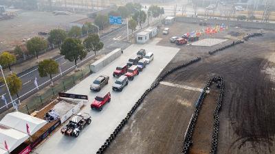 为爱车青年实现“玩车自由”  蔡甸硬核赛场开放日玩出新花样 