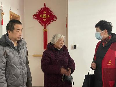 我为群众办实事 | 心系困难群众 区公共资源交易中心送冬需暖人心