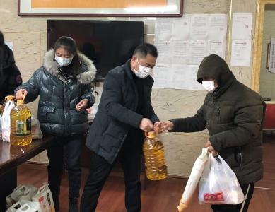 新春走基层丨蔡甸村企携手走访慰问困难群众