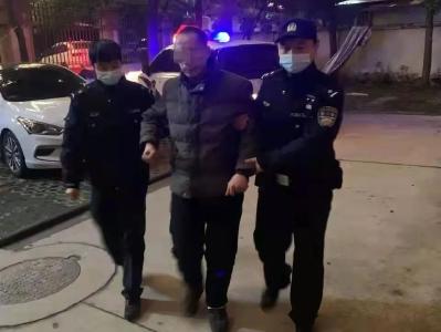 六旬老人街头迷路，蔡甸民警送回家后的细心行为很暖