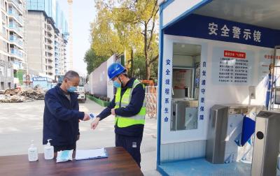 筑牢疫情防控屏障 蔡甸区建筑工地奏响“复工曲”